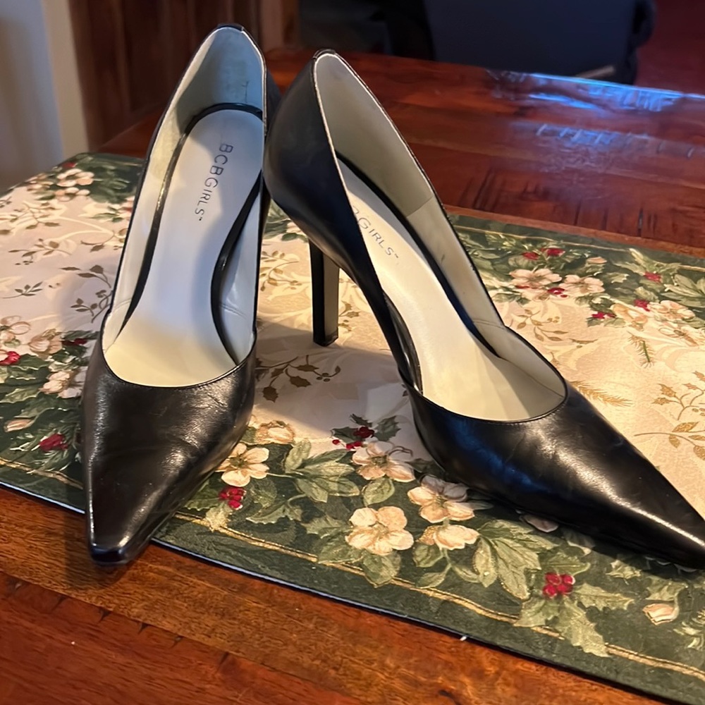 BCBGirls black leather pumps. Size 6-1/2B.